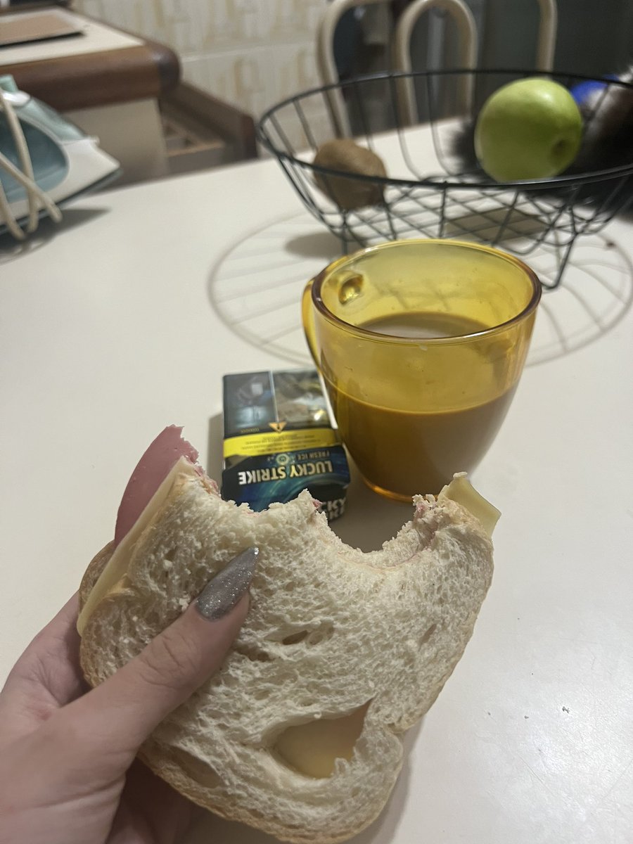 aianpatrickofc's tweet photo. vc comeria essa refeição tao simples? https://t.co/QO1Ie05xnq