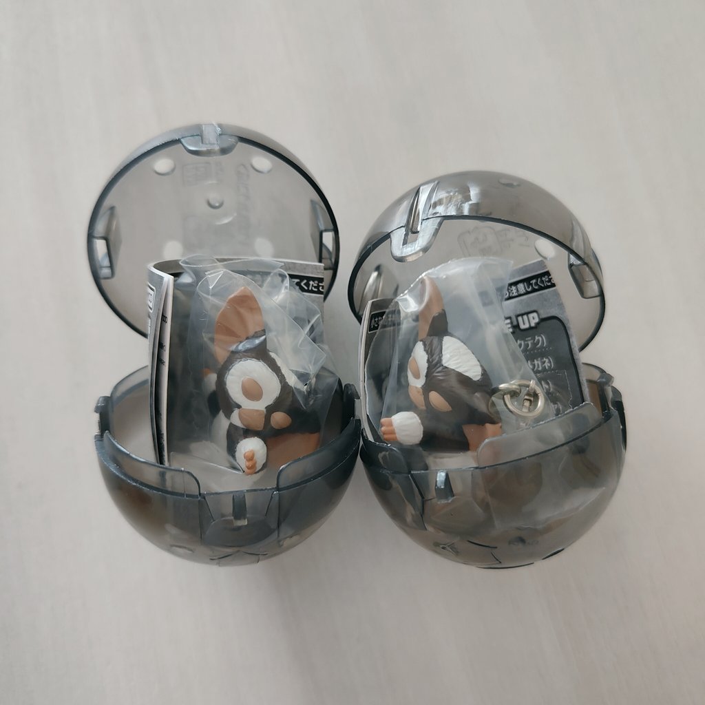 180celsius20min's tweet photo. 【交換 買取】グレムリン ギズモ めじるしアクセサリー ガチャ

【譲】スヤスヤ×2
【求】定価＋送料(PayPayのみ※マネラ可) 
初期傷未確認。未成年・転売目的✖

コンプ済のためダブったものをお譲りします。

お心当たりございましたらお気軽にお声がけください🙇‍♀️ https://t.co/rAG56eoRbv