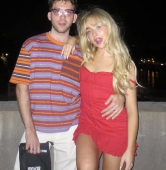 eternalsabrinas's tweet photo. she was feeling herself in this dress https://t.co/Cg8fc1JVn8