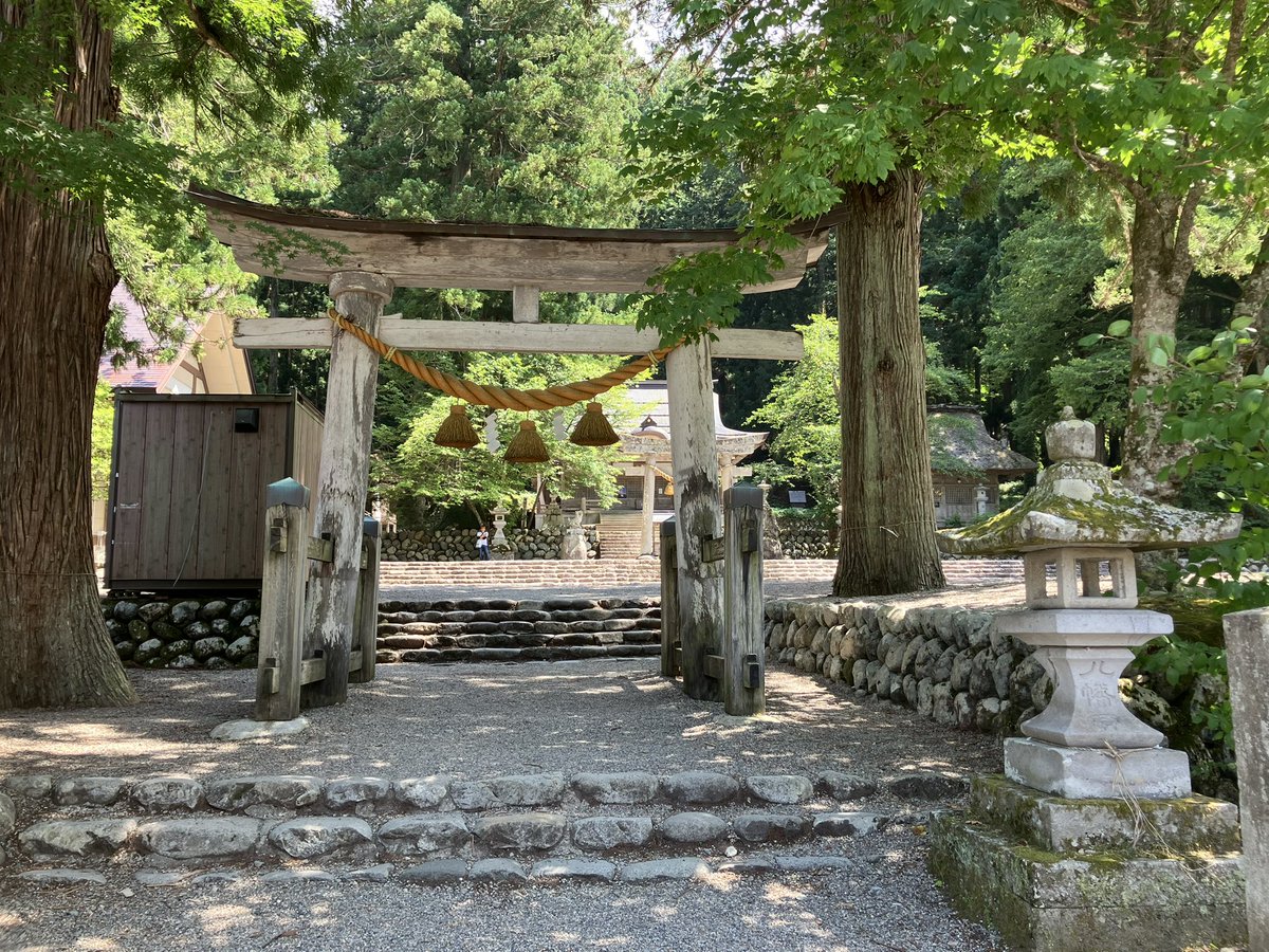 Vecty22's tweet photo. 白川郡上八幡神社です。

駐車料金の元を取るために頑張りましたが力尽きました😇

駐車場の整理員のおばちゃんとおしゃべりしながら歩きました。
80歳のおばあちゃんの方が歩くの早かったです。強い https://t.co/NSwNSRaBS2