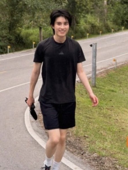 Yuhui_Yang00's tweet photo. เอเอโตขนาดนี้ตั้งแต่เมื่อไหร่ ไม่มีแล้วหรอน้องเอเอที่ตัวจ๋อยๆ มีแต่พี่อชิที่หุ่นเริ่มบึกๆอิแม่ขอหนีไปรเองไห้รีบโตทำไมไม่เอา😭😭😭😭😭😭😭😭😭😭😭😭😭😭😭😭😭😭😭😭 https://t.co/uNaGjfsM9w