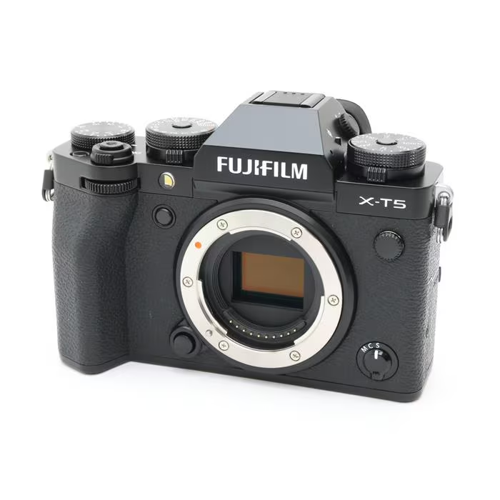 mapcamera's tweet photo. 【中古】本日のおすすめ

「#FUJIFILM X-T5 ボディ」
https://t.co/IDLhN1DcdM

「Xシリーズ」第五世代の裏面照射型約4020万画素「X-Trans(TM)CMOS 5 HR」センサーを搭載したカメラ🔥
高画質・高機動性を実現し、静止画撮影に最適なモデルとなります💫

✅WEB限定/次回のお買い物で使えるポイント15倍還元中
✅安心してお買い物できるマップカメラのサービス一覧はこちら
https://t.co/WSgznaQb4F
✅LINEの友だち登録・ID連携でオトクな情報を配信中💡
https://t.co/lSL4u2yEVa