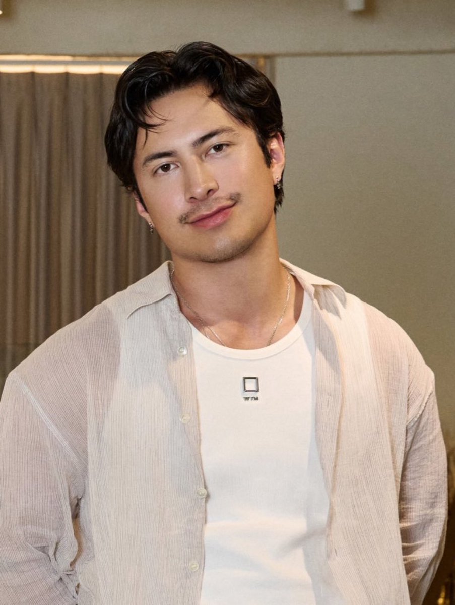 mexicansnoopy's tweet photo. he’s SOOOOOOO handsome https://t.co/lBHdHjyoZQ