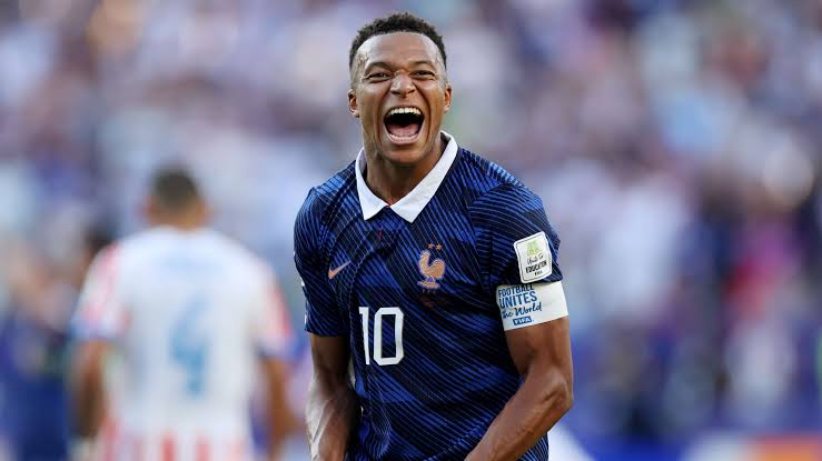 TouchlineX's tweet photo. 🚨 𝗖𝗥𝗔𝗭𝗬 𝗦𝗧𝗔𝗧: Kylian Mbappe has had the most shots on target in Europe's top 5 leagues in the last season. https://t.co/fKH9XTS0Dt