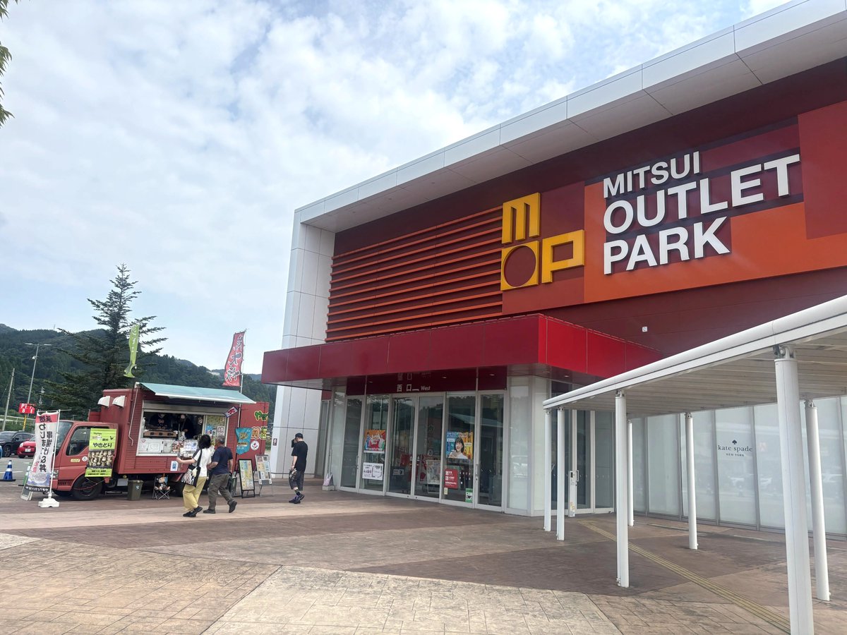 MercartJapan's tweet photo. 🚚#三井アウトレットパーク北陸小矢部「#スーパーアウトレットセール」に出店！

奥能登・珠洲市の珪藻土コンロで焼き上げる炭火串焼きをはじめ、能登の食材を使ったグルメを販売しました✨

#北陸移動販売車組合 #キッチンカー #能登グルメ #小矢部市 #富山県 https://t.co/nBlUNL7qbx