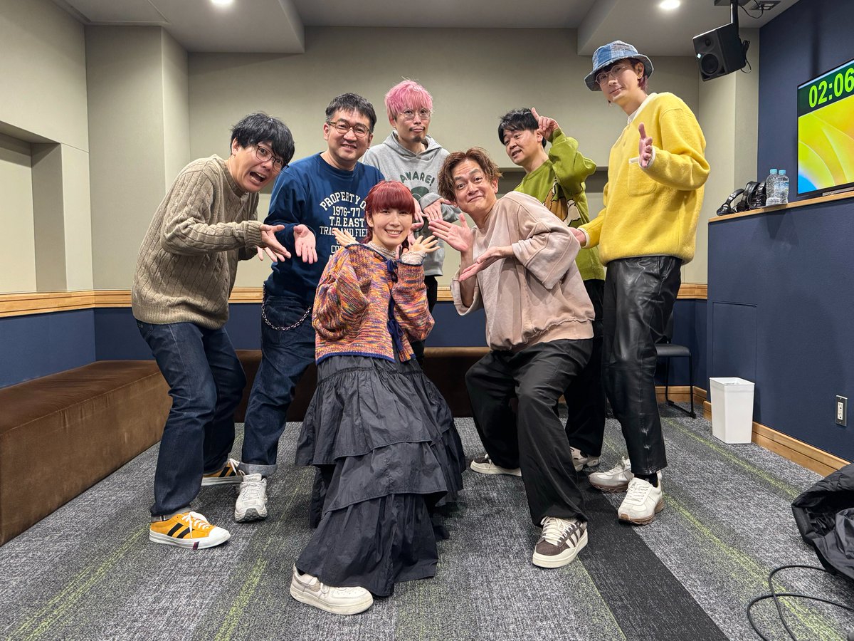 aware_meisaku's tweet photo. 🍙おはむすび〜！

すずめ役の亀谷理子さんと撮った集合写真をアップするです📸

ゲスト出演いただいた第6話「すずめとむすび」は本日18時にYouTubeでプレミア公開📺✨

⬇️通知ONにして待つのです🔔
https://t.co/Mc7r8hwqBB

#名作くん https://t.co/JAu38LAp03