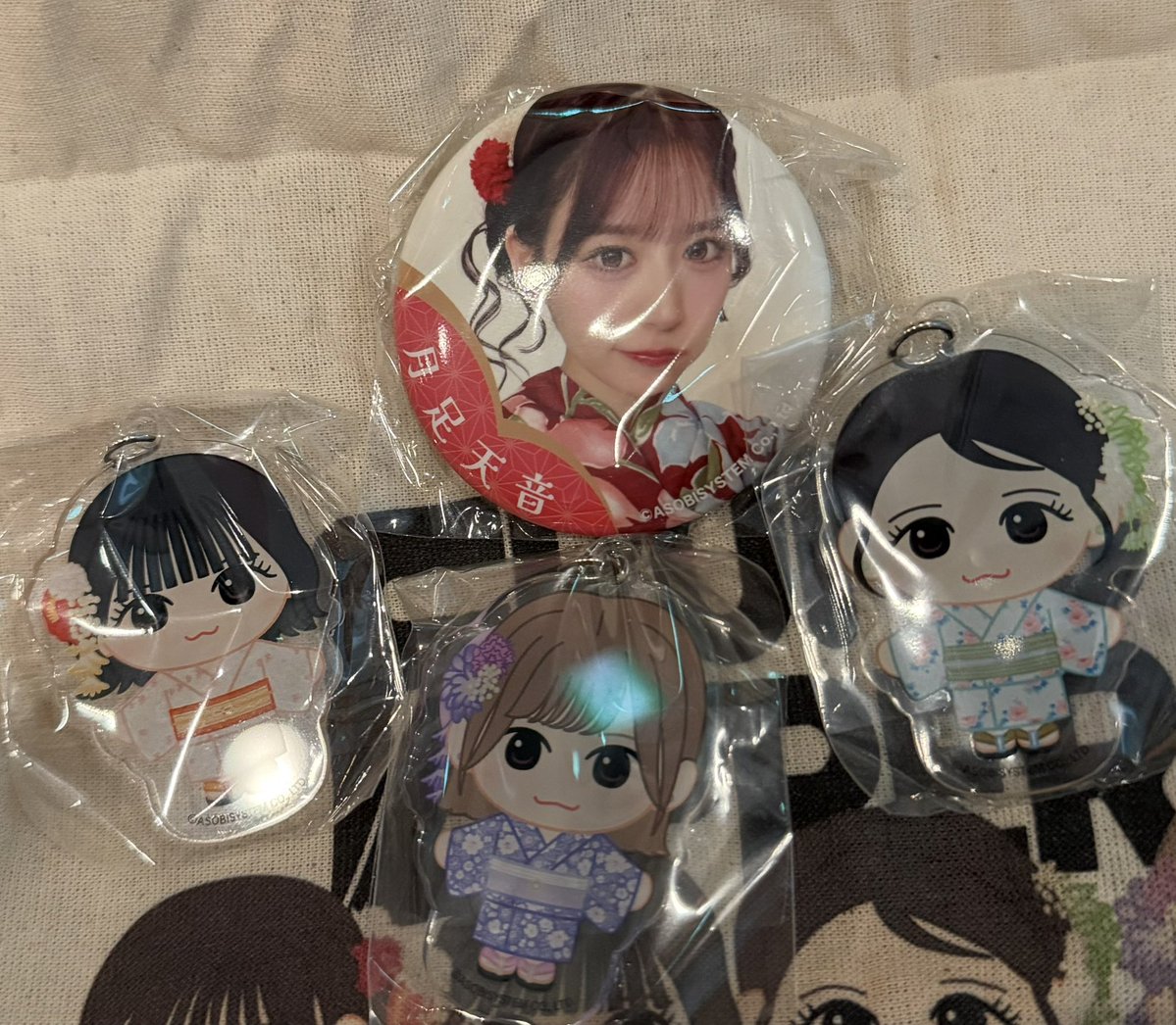acn48141's tweet photo. #ふるっぱー交換

求 松本 アクリルマーカー2 缶バッジ 1

譲 月足 缶バッジ 櫻井・鎮西・仲川 アクリルマーカー

本日現場での交換希望です。夜の部開演前だと助かります。
よろしくお願いいたします https://t.co/cMqF1eNPx6