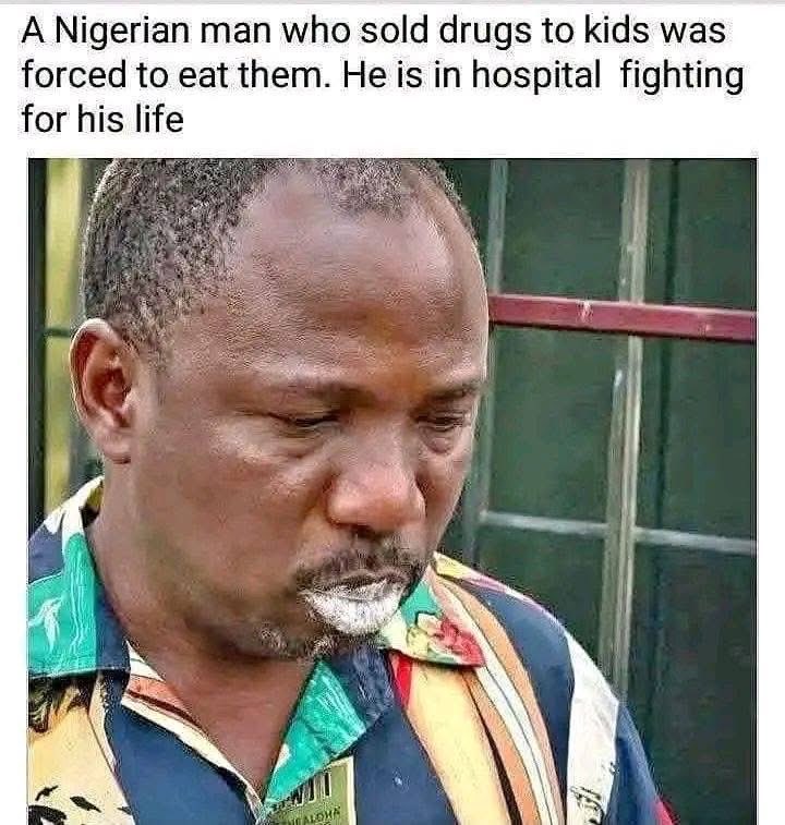 GlobalSouthNew's tweet photo. Patriotic South African community made Nigerian to eat his own stock https://t.co/pCo93DAdv9
