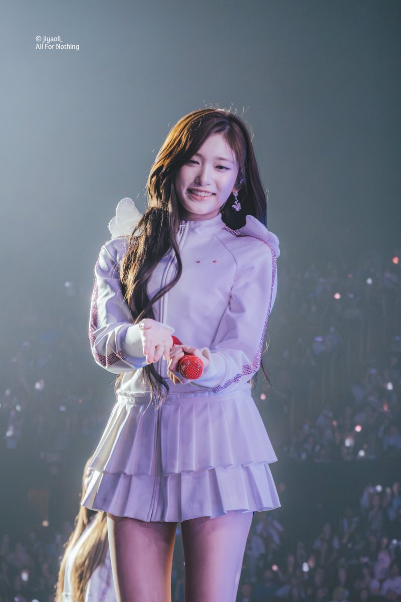 jiyaoli_'s tweet photo. 260801 SHOW WHAT I AM in LA
Leeseo
#LEESEO #이서 
#IVE #아이브 
#SHOW_WHAT_I_AM https://t.co/gBOLe4od3H