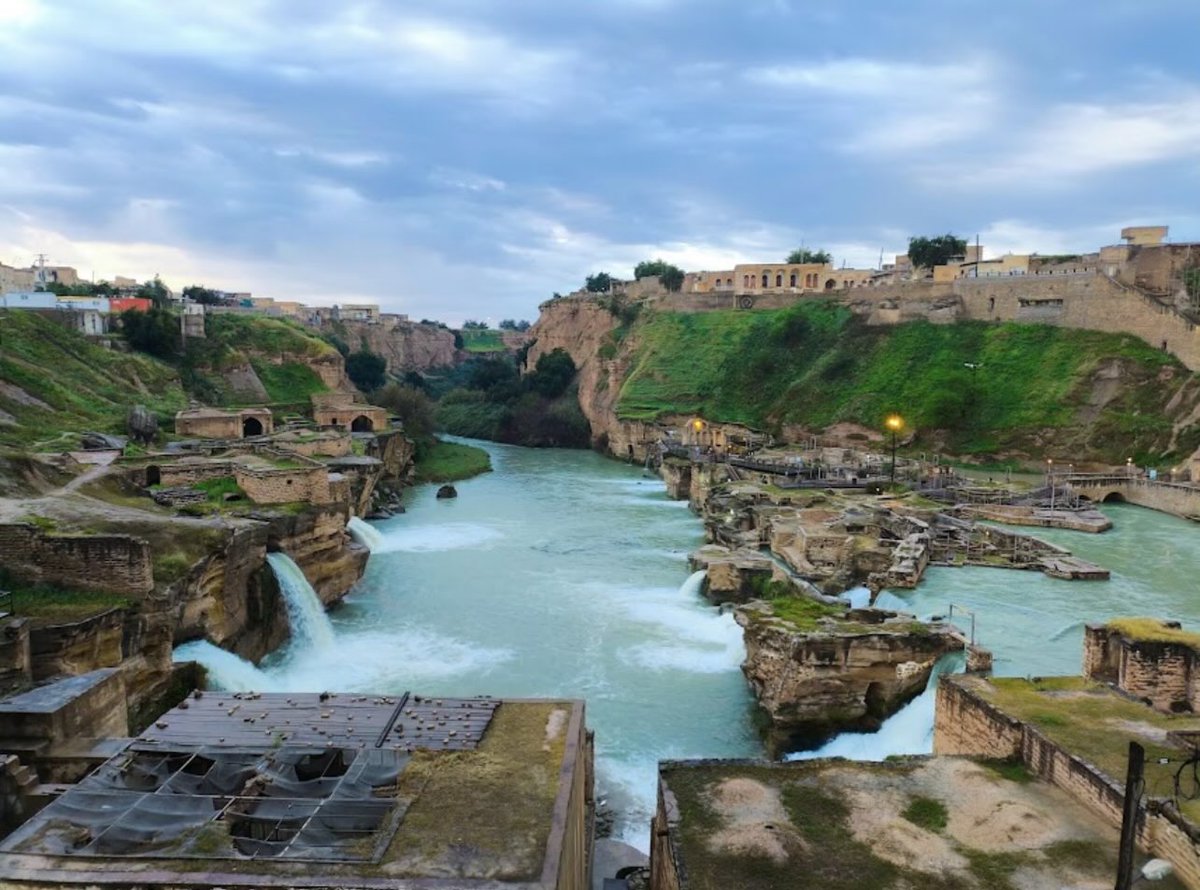 Metagont's tweet photo. A glimpse of Iran’s ancient engineering 

The Shushtar Historical Hydraulic System is a 1,700-year-old masterpiece of water engineering, combining dams, canals, tunnels, and mills.

An ancient innovation that still amazes the world. https://t.co/xyNxZ8iRyV