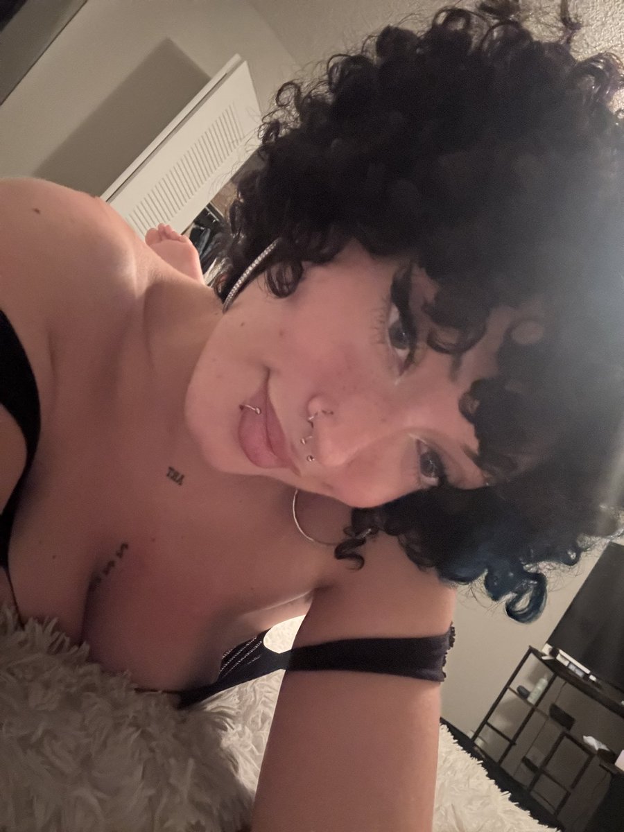 v4mpira222's tweet photo. curly headed cutie https://t.co/YJIZVg1i3L