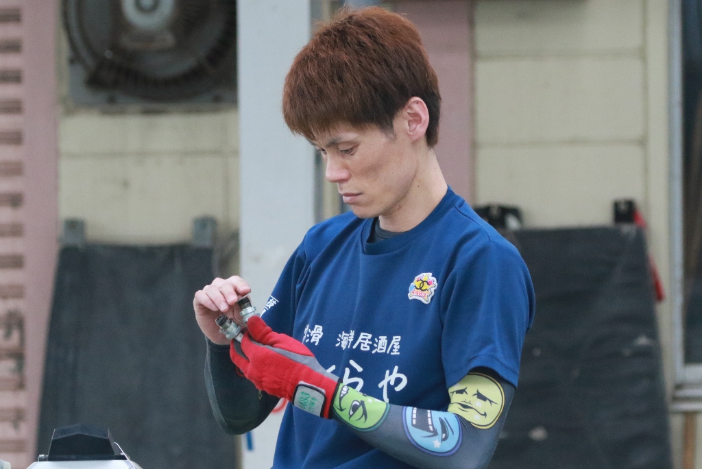 pstarheiwajima's tweet photo. #ボートレース平和島 #キリンカップ
#宮之原輝紀 選手 #濱野谷憲吾 選手 #古場輝義 選手 #北野輝季 選手 #古田祐貴 選手

ピースターfacebook『ピットから』

今日は整備の模様をアップ！
facebookでは多数掲載！ぜひご覧ください！

🐳ピースターfacebook
https://t.co/QYYLfyB4zo https://t.co/aIp1hHYNrd