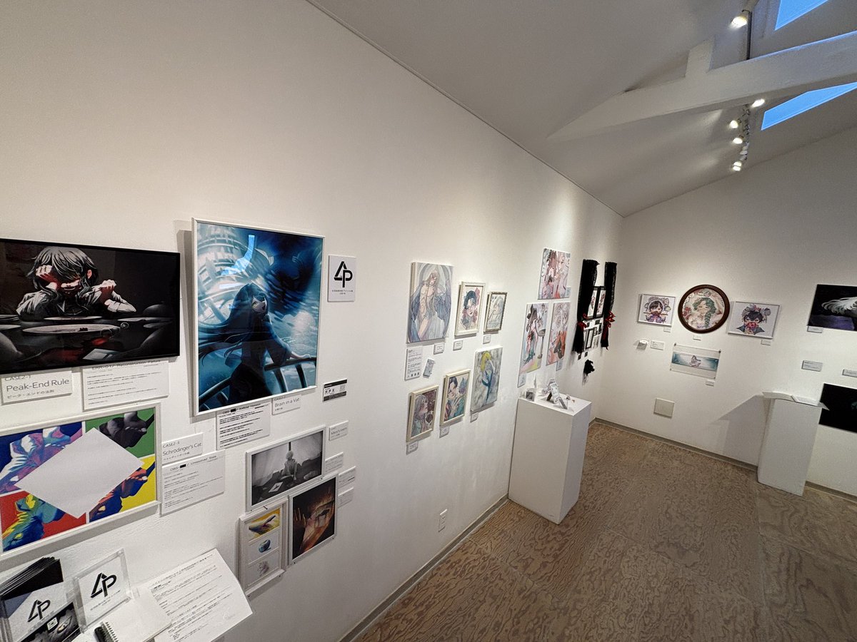 hana_syu9221's tweet photo. イロリムラさん@irorimura2005 でのグループ展初日スタートしました！

大阪デザイナー・アカデミーのコミックイラスト学科@ODC_CI の学生さんたちとの展示です！
在廊は8/6、8/8、8/9に予定してます https://t.co/V4T4heUkoW