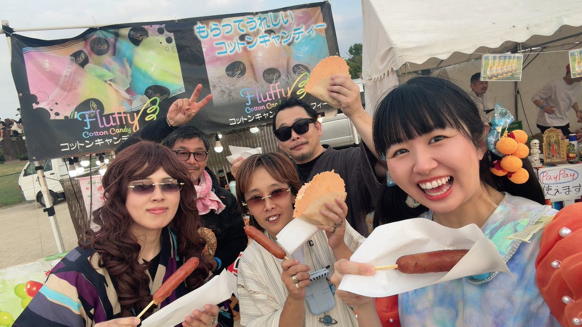 renachy's tweet photo. 東刈谷商店街 夏祭り&amp;盆フェス✨

ご縁をつないでくださった
Cotton Candy Fluffyさん
ありがとうございました💗😍✨

フランクフルト、焼きそば、いちご飴、たこせん、いちごミルクスムージーなど❣️とにかくメニューが豊富😍✨

私たちも沢山いただきましたｧｧｧ😋✨

次回は10/17ミササガパークで🌈 https://t.co/YIZ2LT3et3