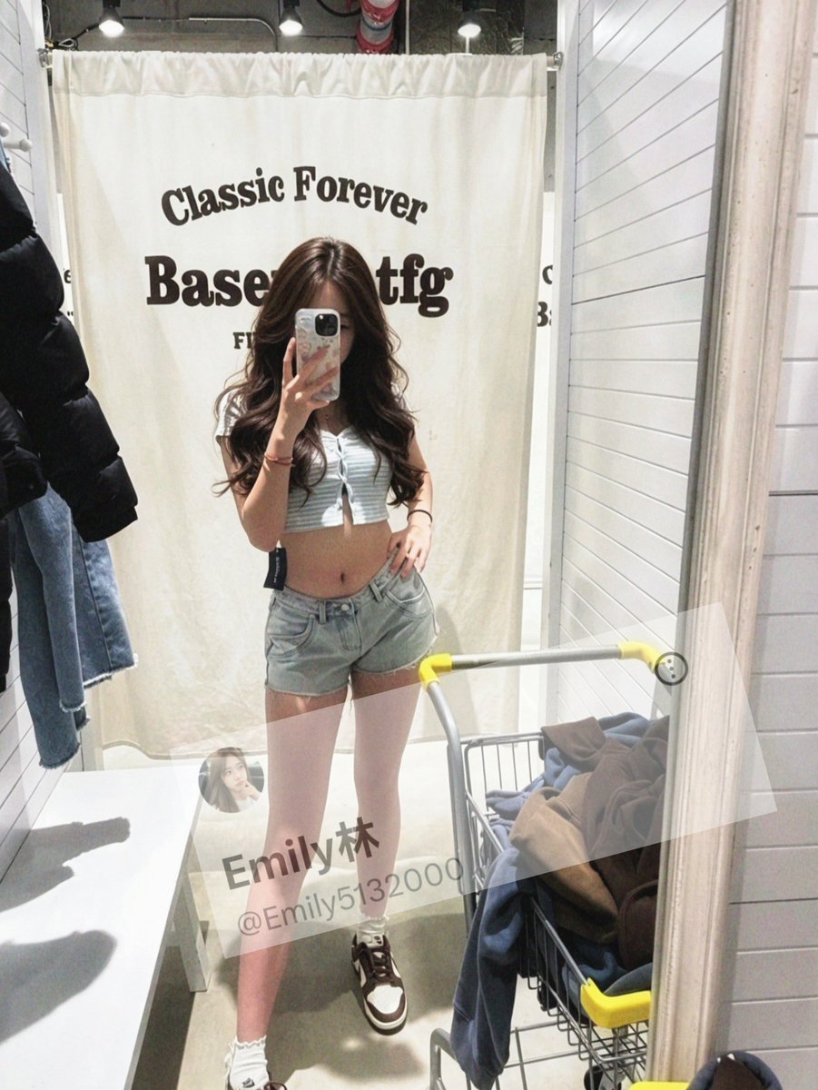 Emily5132000's tweet photo. 這是一條twitter限定！朋友圈和這的區別 #女神楽園 #反差 #女大 #雞掰 https://t.co/sv5m5yJYEq