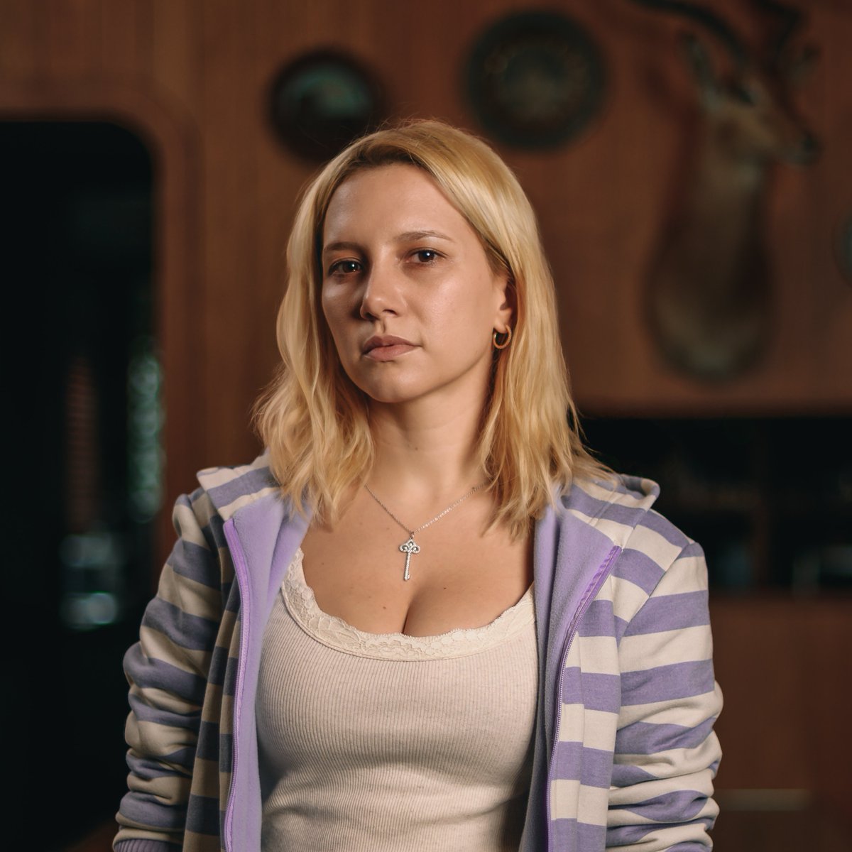 forumeplay's tweet photo. O filme brasileiro "Elize: Sombras de uma Mulher" cresceu em audiência na segunda semana na Netflix e se tornou o 2º longa mais assistido do mundo na plataforma.

A produção somou 17,4 milhões de visualizações entre 27 de julho e 2 de agosto, acima dos 16,2 milhões da semana de estreia. No total, já acumula 33,6 milhões de views em apenas 12 dias e lidera o ranking da Netflix em 15 países.

🗞️ Notícias da TV