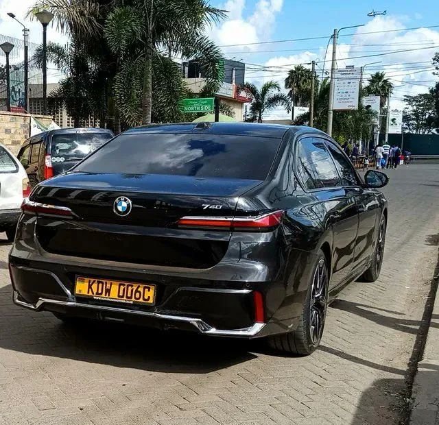 RealLucie8's tweet photo. BMW 740 in Nairobi https://t.co/4ieAbwzyt8