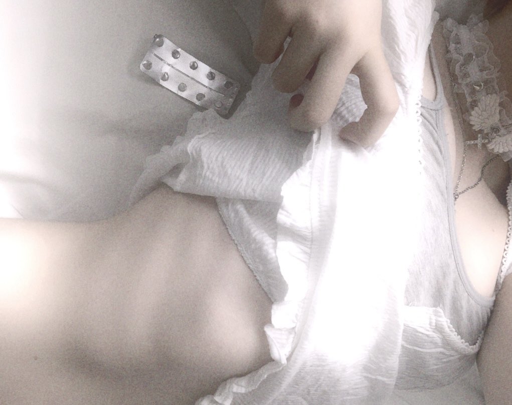 eternaliee's tweet photo. bmi guesses pls i feel so fat https://t.co/xxCsAdAUPZ