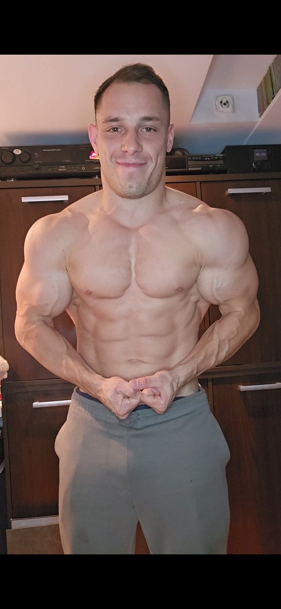 TitanStoneXX's tweet photo. 6 weeks out natural bb 
 #Bodybuilder
#abs
#Men
#M4M
#Fansly
#FanslyCreator
#FanslyModel https://t.co/otZuJL2VFI