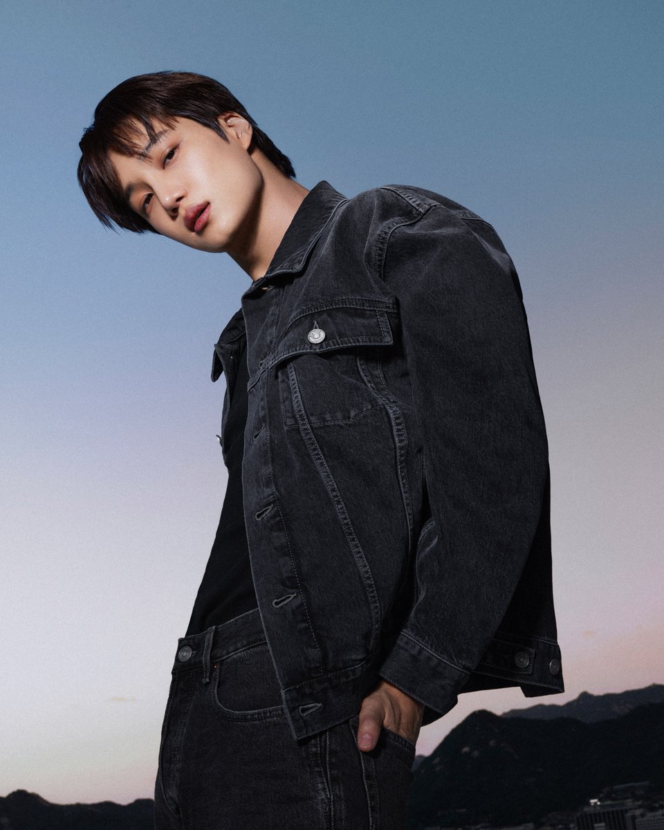 Hereiam_cafe's tweet photo. 260805 #KAIxYSLBeauty update

공유, 하트, 댓글 많이 남겨주세요 💛
Share, like, Comments 💛 

입생로랑 뷰티 앰버서더 카이가 표현한 가장 나다운 향기, NEW 마이셀프 오 드 뚜왈렛 인텐스.
 
싱그러운 베르가못으로 시작해 오렌지 블라썸의 다채로운 매력으로 이어지는 향의 흐름. 맑고 투명한 미네랄 노트와 깊은 다크 우드가 대비를 이루고, 살결 위에 부드럽게 머무는 화이트 머스크의 잔향이 은은한 여운을 남깁니다. 강렬함과 부드러움이 공존하는 우디 스킨 머스크의 매력을 만나보세요.

voguekorea 
https://t.co/nOPVucVFlY

marieclairekorea 
https://t.co/zH25CWIxeA

wkorea
https://t.co/DJnl2agALv

pinpage_official 
https://t.co/IgNHjE2JMb

suitmytastepage
https://t.co/72N3nYXRWc

#엑소카이 #EXO #KAI #jongin #김종인 #카이 #カイ #종인 #金钟仁 #입생로랑뷰티 #마이셀프오드뚜왈렛인텐스 #yslbeauty #입생로랑마이셀프 #YSLMYSELF @yslbeauty