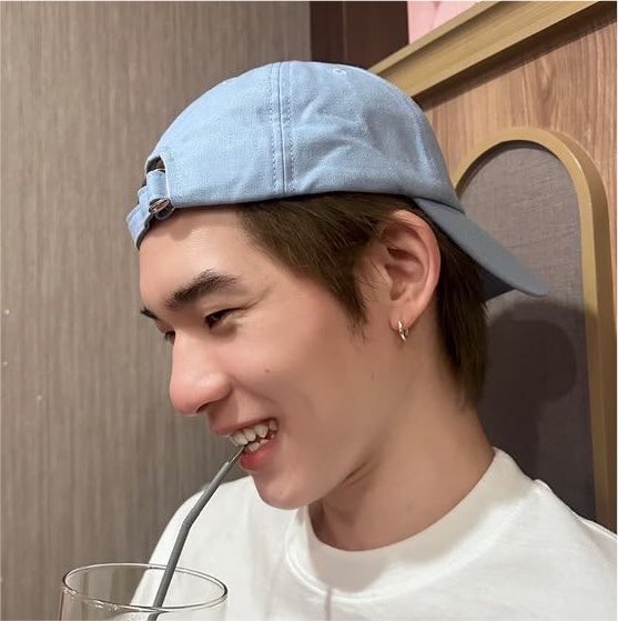 bldmpp's tweet photo. okay but this teetee — wearing his cap backward 🚬 https://t.co/AibmHiVdLa