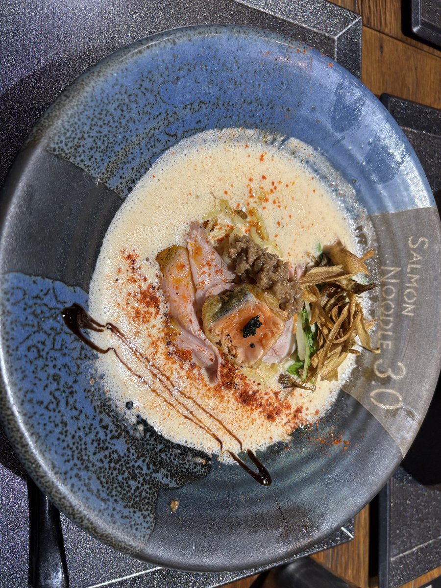 6sN_bsearch's tweet photo. この間、職場の方たちとサーモンヌードル行ってきました🐠🍜

とっても美味しんです🎶
#企業相互フォロー
#フォロー返し
#ランチ https://t.co/pJSXhLqtSW