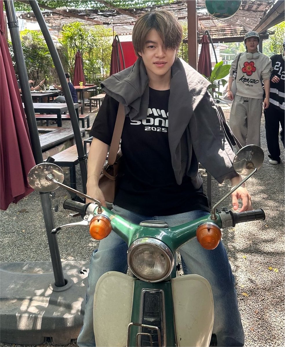 benzbapp's tweet photo. โหน้องขับรถชนพี่                                วอดส์?
ไม่ลงมาขอโทษ แล้วขับหนี 
มาตั้งไกล ไรวะคนไทย https://t.co/2spqZziXTg