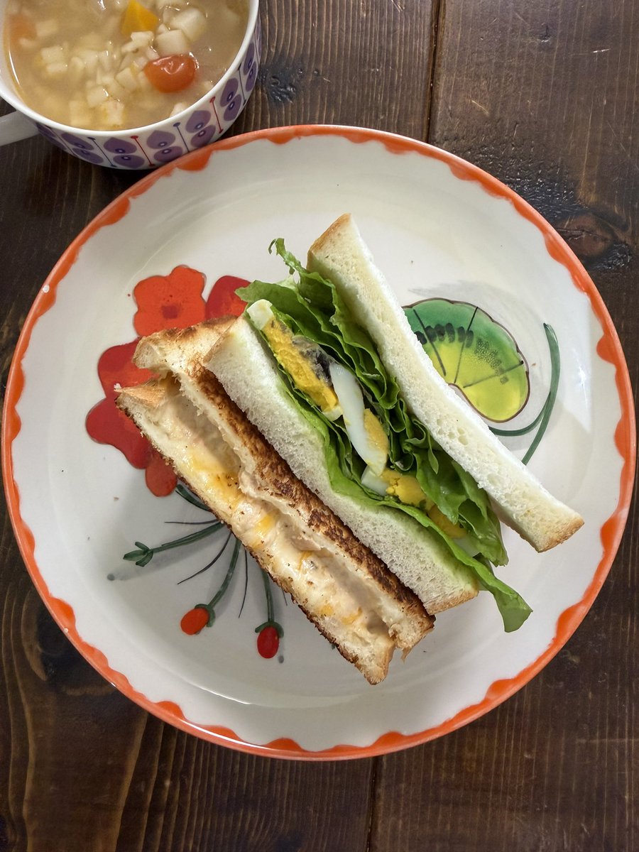 nortebell's tweet photo. お昼ご飯のツナメルトと卵とレタスのタプナードソースサンド

#おうちごはん https://t.co/WXyo5NQe5x