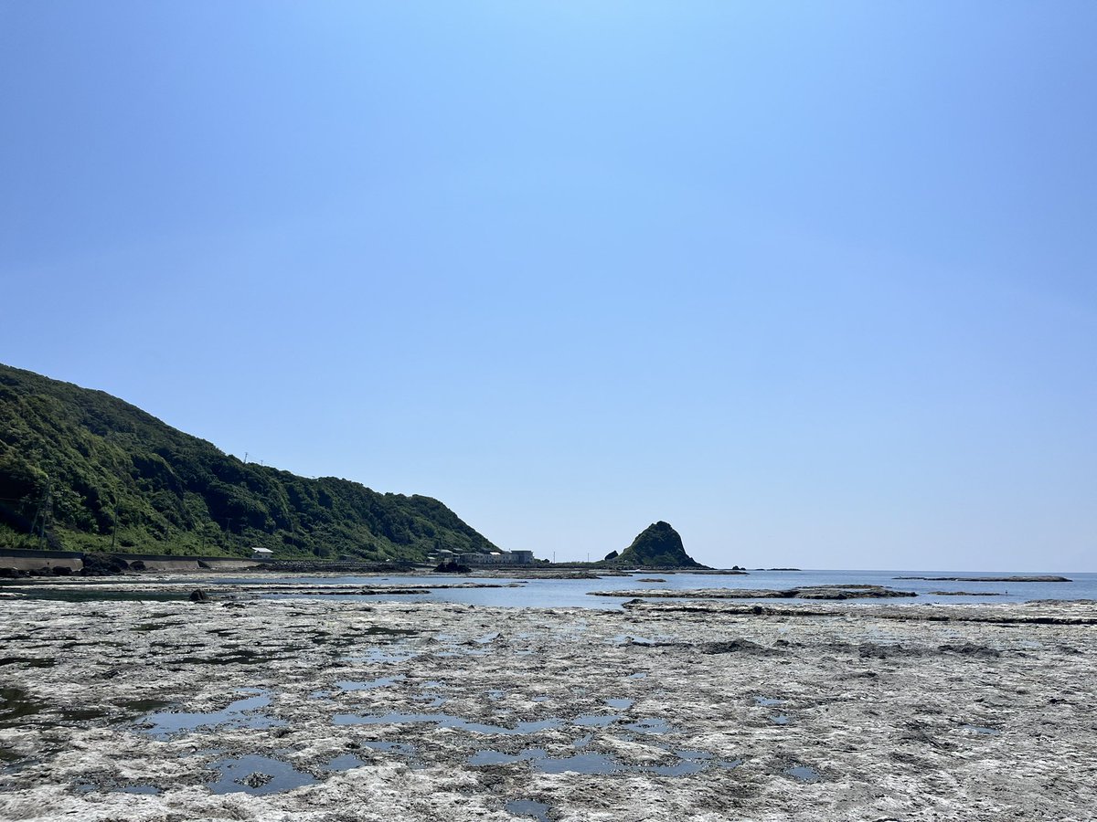 note25593124's tweet photo. 地元のウユニ湖 https://t.co/XgQYfuOGO4