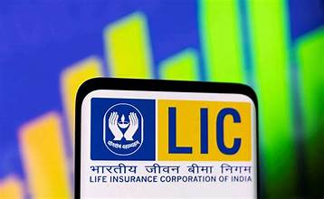 assetyogi's tweet photo. LIC OFS Explained

Government is selling up to 6.5% stake in LIC through an OFS at a floor price of ₹382/share, ~11% below the previous close

Base offer: 2.5%
Maximum: 6.5%
Retail bidding: August 5, 2026
Retail discount: ₹10/share

#lic #StockAlertsIndia #FinancialMarkets https://t.co/evk35UuuU4