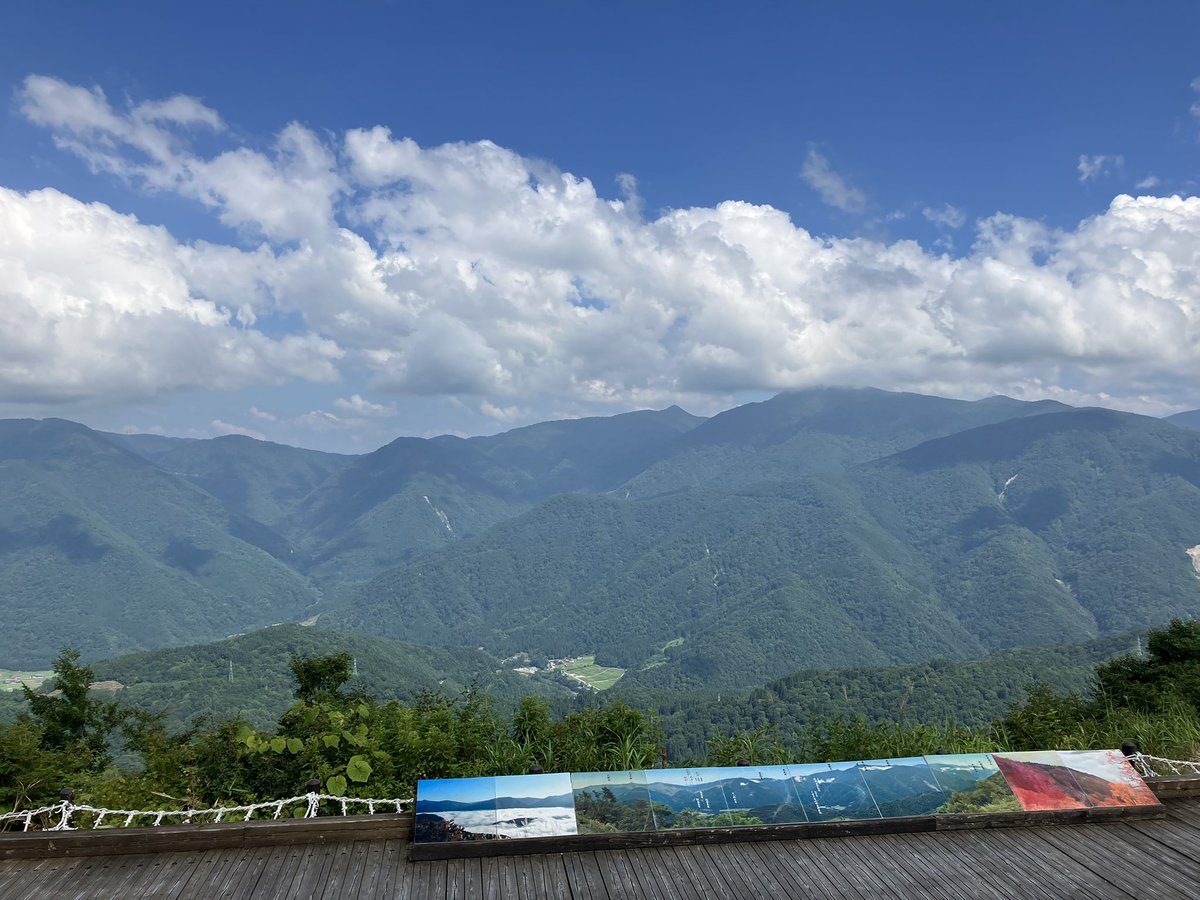 Vecty22's tweet photo. 白山スーパー林道の展望台

涼しい... https://t.co/830a1xEKjJ