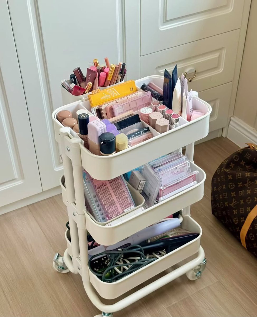 nadaeladela's tweet photo. SAVE THISS PLEASEE😭🙏🏼
jujurr ini tuh rak troli yg wajib dimiliki para cewe.. pake ini bisa ngecover banyak printilan, bonusnya barang” jadi lebih tertata rapi dan ga pusing kalau nyari ga ketemu 🥹💘￼ https://t.co/wGeaVBKiPJ