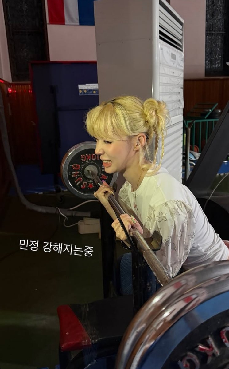 _sunflower_99's tweet photo. She’s so cute 😭😭 https://t.co/XsgzgpsPmT