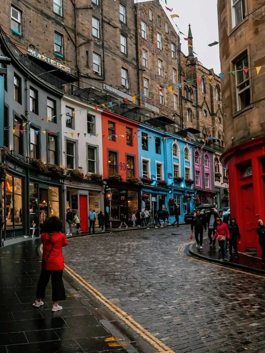CityDiaries3's tweet photo. Victoria Street, Edinburgh 🏴󠁧󠁢󠁳󠁣󠁴󠁿 https://t.co/nS91zxjjPL