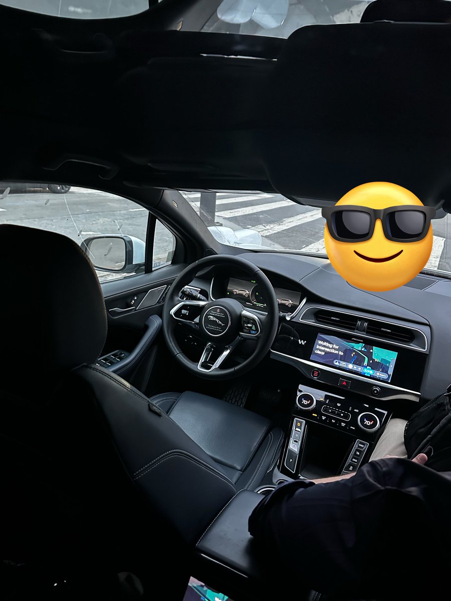 MarvKage205's tweet photo. 4人で無人タクシー🚕
勇気あるな https://t.co/nqw76Mg88v