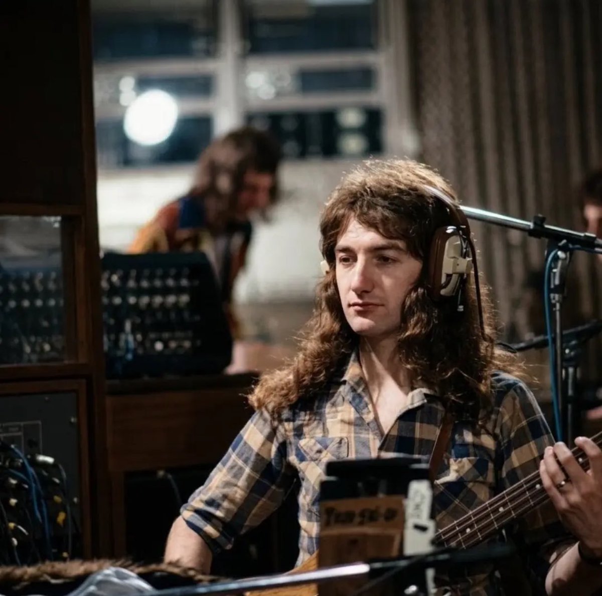 fredsladygodiva's tweet photo. John Deacon 70s 🎸⚡️

#JohnDeacon #Queen https://t.co/6ay7w1FRLr