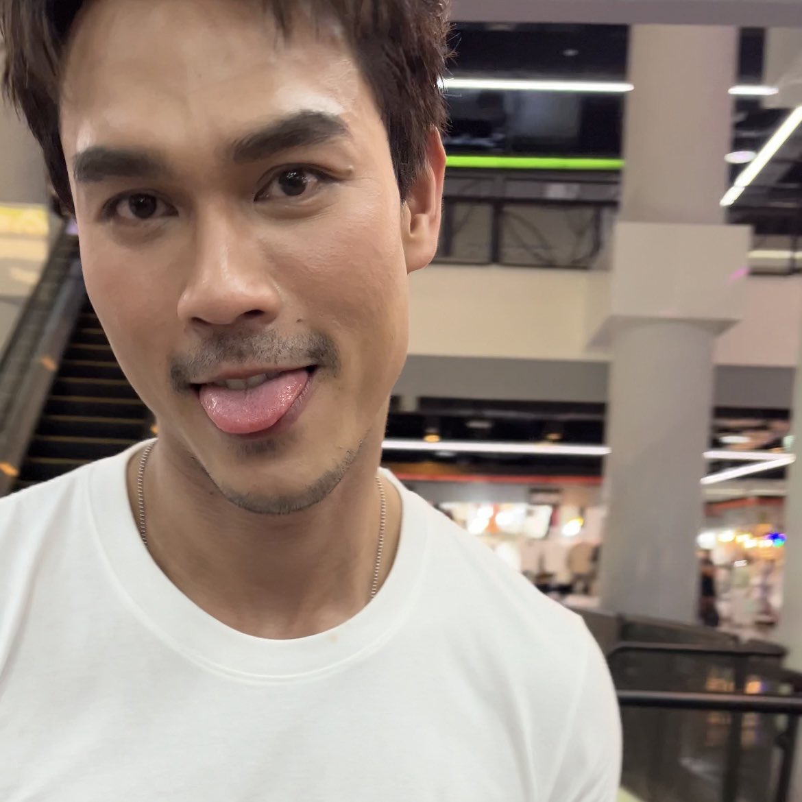 itsmejjujju's tweet photo. เหมือนเด๊ะ!!! พี่ชอนเป็นแมวจริงด้วย 🙀

#ชอนแมวซ่า https://t.co/eXUAP1ln4O