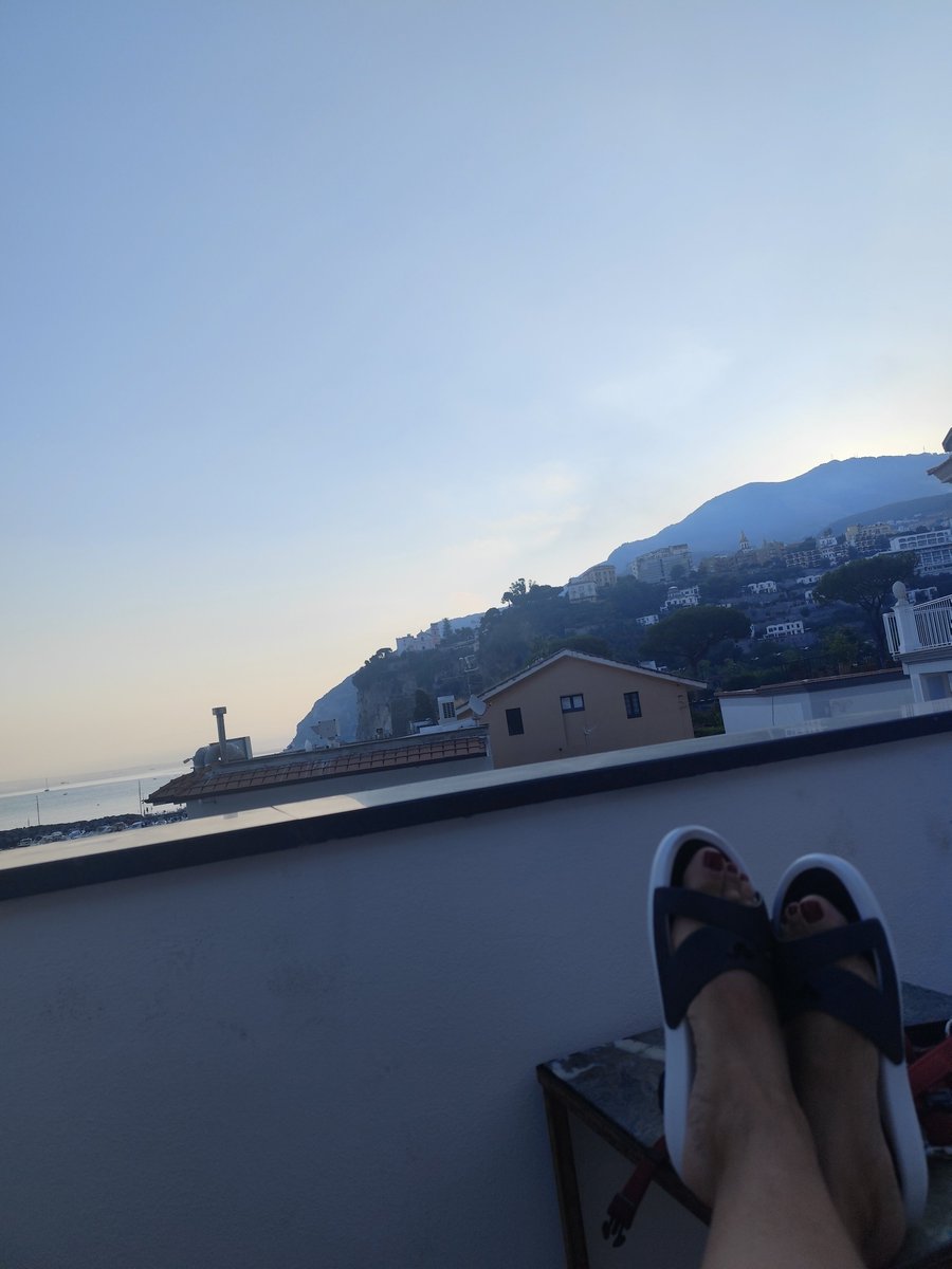 PetrelliR's tweet photo. Eccomi qui all'alba dei miei conclusi 69 anni forse è meglio dire all'alba dei miei 70... già è il primo giorno del settantesimo anno, che il Signore, se vorrà, avrò, camminerò. Buon  Compleanno a me!!! https://t.co/zzkQv0KSEz