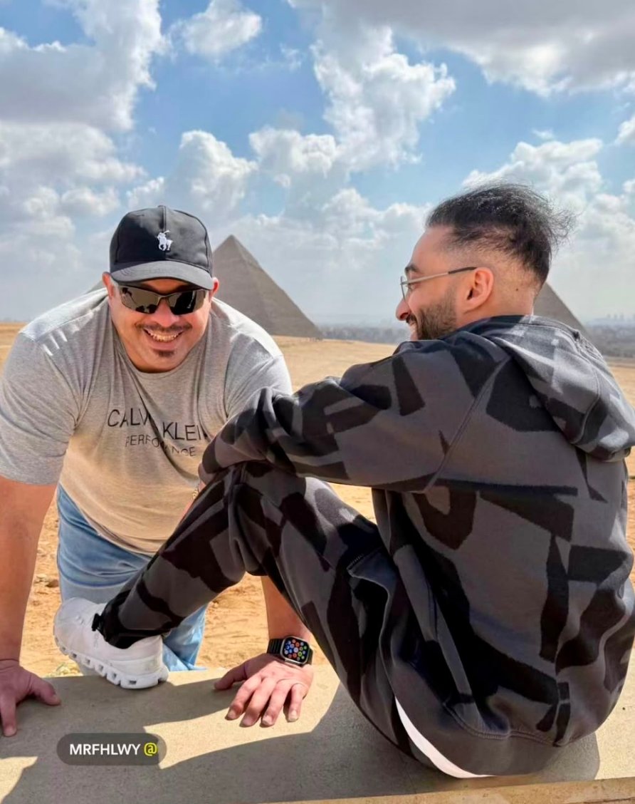 MrFhlwy's tweet photo. يا صاحبي يا ندرة الوقت والناس
يا واحد ما هزتك الدنيا ولا غيرتك

واقف معي وقت الرخا والشدائد
ما ي��م شفتك عن رفيقك تخليت

فعلك سبق قولك بكل المواقف
والطيب في وجهك قبل لا تحكيه

لو يذكرون الوفا قلت هذا عنوانه
ولو يذكرون الرجال قلت هذا يكفيه

ما كل من ضحك معك صار خلك
الخوي وقت الضيق يبين معانيه

وانت لك بصمة بكل السنين
عهدك وفا وطيبك يشهد عليه

الله يديمك عز وسند ورفيق
ويجعل مقامك دوم عالي وشامخ