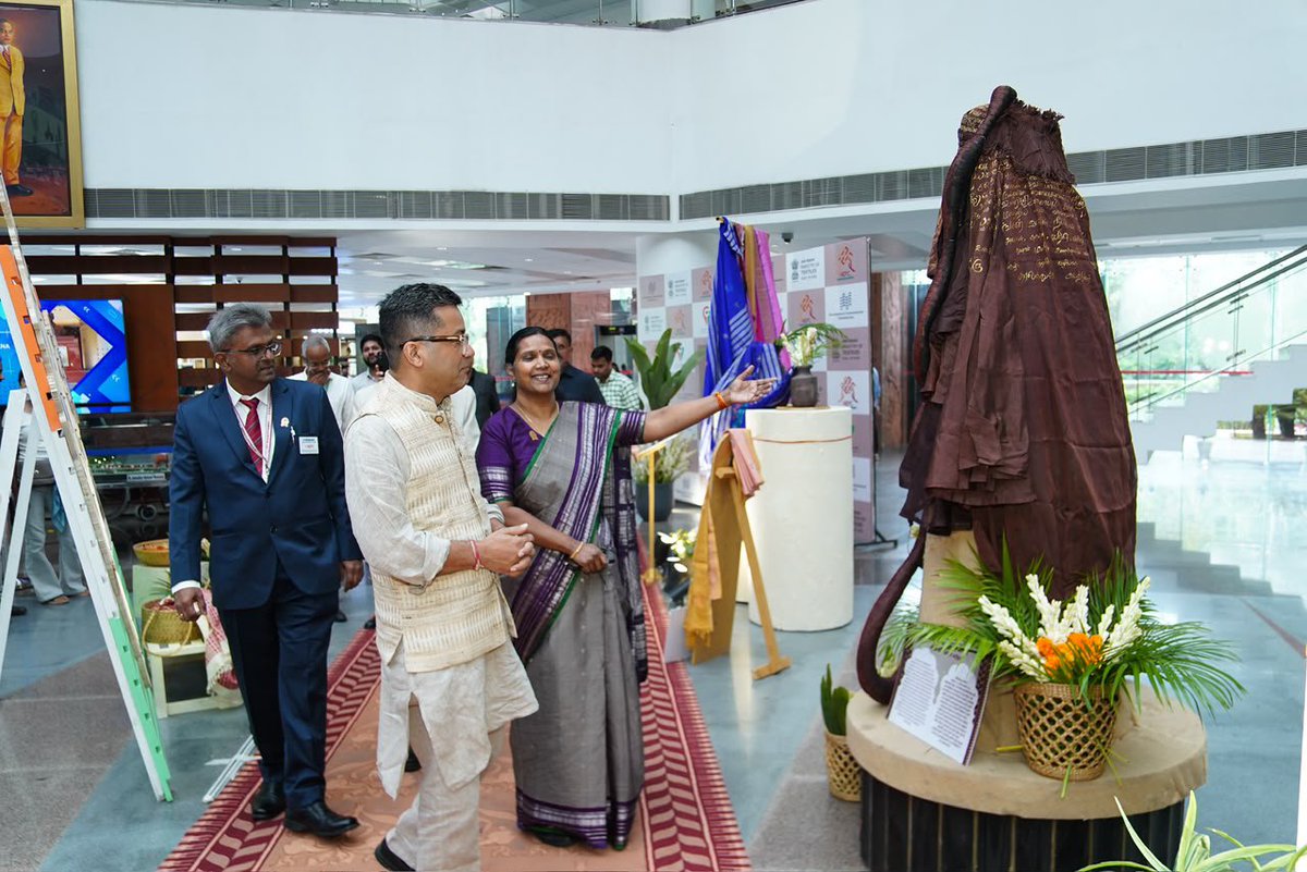 TexMinIndia's tweet photo. GI & Beyond 2.0 Summit brings together policymakers, industry leaders, artisans, innovators, and GI stakeholders to strengthen India's Geographical Indication ecosystem and unlock new opportunities for authentic Indian products.

The Summit was inaugurated by Hon'ble Minister of State for External Affairs & Textiles, Shri Pabitra Margherita, in the presence of Smt. Neelam Shami Rao, Secretary (T), Dr. M. Beena, DC Handlooms, Smt. Amrit Raj, DC Handicrafts, along with senior officials.

#GIBeyond #GIProducts #Handloom #Handicrafts #VocalForLocal #AtmanirbharBharat @dchandlooms01 @handicraftsdc @PmargheritaBJP