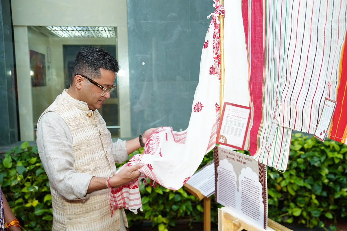 TexMinIndia's tweet photo. GI & Beyond 2.0 Summit brings together policymakers, industry leaders, artisans, innovators, and GI stakeholders to strengthen India's Geographical Indication ecosystem and unlock new opportunities for authentic Indian products.

The Summit was inaugurated by Hon'ble Minister of State for External Affairs & Textiles, Shri Pabitra Margherita, in the presence of Smt. Neelam Shami Rao, Secretary (T), Dr. M. Beena, DC Handlooms, Smt. Amrit Raj, DC Handicrafts, along with senior officials.

#GIBeyond #GIProducts #Handloom #Handicrafts #VocalForLocal #AtmanirbharBharat @dchandlooms01 @handicraftsdc @PmargheritaBJP