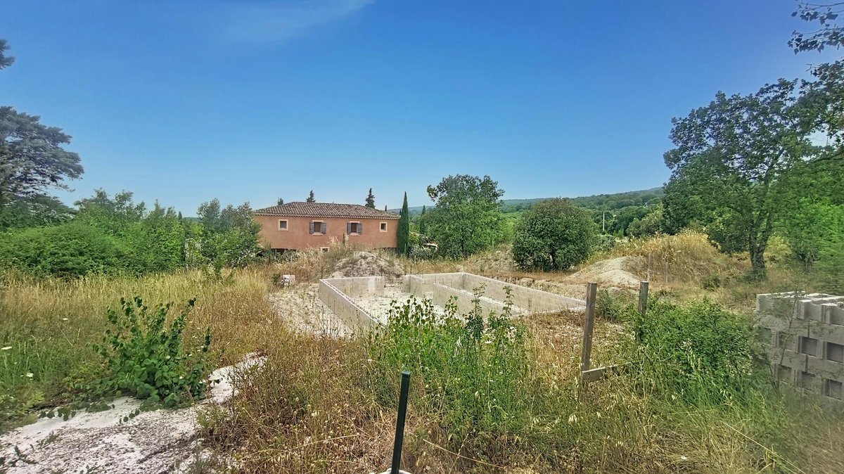julyen91's tweet photo. ✨ Bien à vendre | SAINT-SATURNIN-LES-APT 📍

Situé à Saint-Saturnin-lès-Apt, au sein du Parc naturel régional du Luberon, découvrez ce magnifique terrain plat de 2 460 m².  À seulement 1 km du centre du village et de ses commerces, ce havre de (...) https://t.co/MtbZaWz3sf