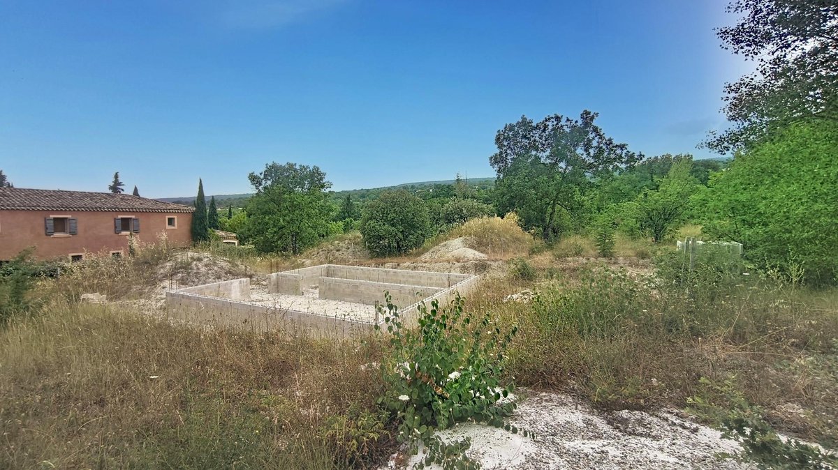 julyen91's tweet photo. ✨ Bien à vendre | SAINT-SATURNIN-LES-APT 📍

Situé à Saint-Saturnin-lès-Apt, au sein du Parc naturel régional du Luberon, découvrez ce magnifique terrain plat de 2 460 m².  À seulement 1 km du centre du village et de ses commerces, ce havre de (...) https://t.co/MtbZaWz3sf