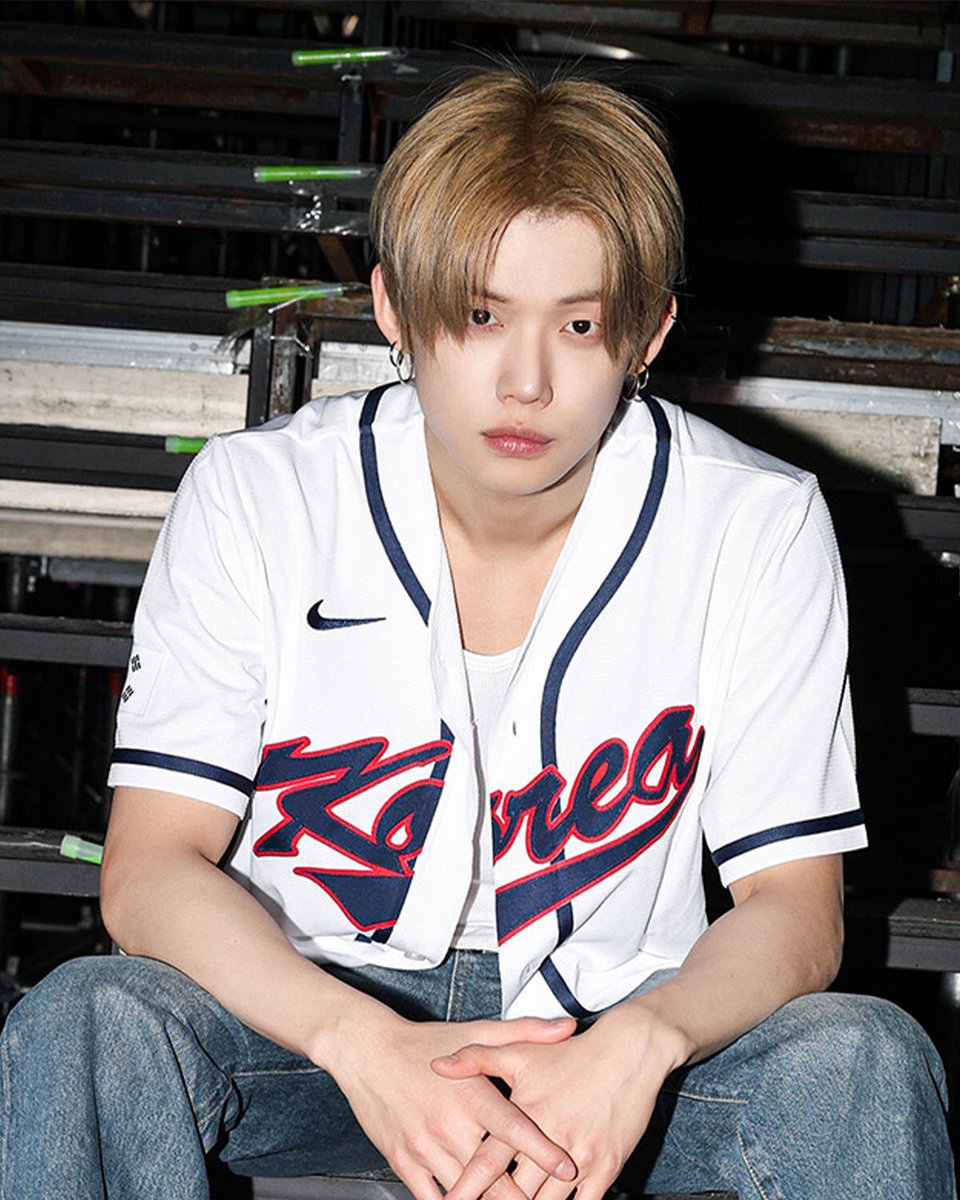 Kpop_Herald's tweet photo. .@TXT_bighit's Yeonjun will throw the ceremonial first pitch at the Los Angeles Dodgers' game at Dodger Stadium on Aug. 13. ⚾

He will also take part in the Dodgers' annual Korean Heritage Night, joining the celebration both on and off the field.

#YEONJUN #TXT https://t.co/gleq5tFszo