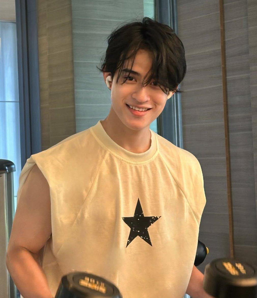 maybelips's tweet photo. waiting for that gym date to actually happen https://t.co/J5G6WoROYQ