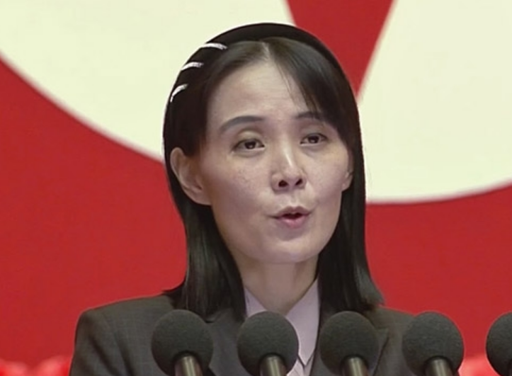 hoshusokuhou's tweet photo. 日本が長距離巡航ミサイルの試験発射に成功！
↓
【速報】北朝鮮のナンバー2・金与正が激怒「日本が戦争国家になろうとしている」「絶対に傍観しない、必ず後悔させる」

金与正が声明（要約）
・「日本は国際の平和と安定を破壊する重大な脅威である」

・「戦争を行う権利を認めない国の憲法が、実際に犯罪の段階に入っている」

・「日本の武装展開全体を先制攻撃型および大規模な海外侵攻へと変えつつある」と述べた。

おまいうｗｗｗｗｗｗｗｗｗｗ
日本海をゴミ捨て場みたいにミサイル撃ちまくってる国が、太平洋での1発にガチギレかよｗｗｗｗ