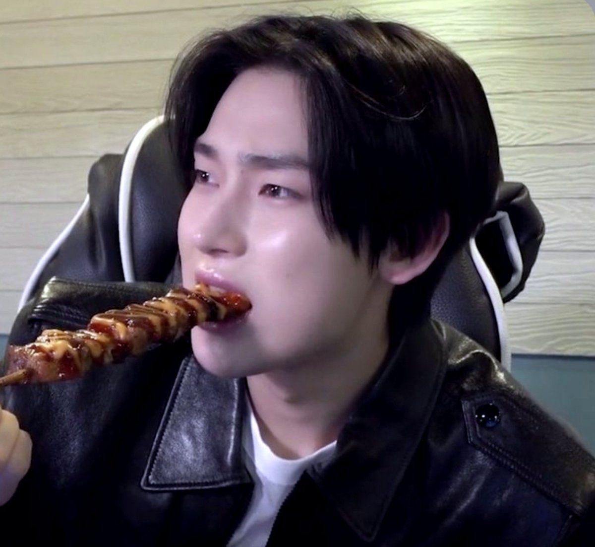 hr_kui's tweet photo. Need a Sunoo mukbang video 😭🙏 https://t.co/ft42qsHccs