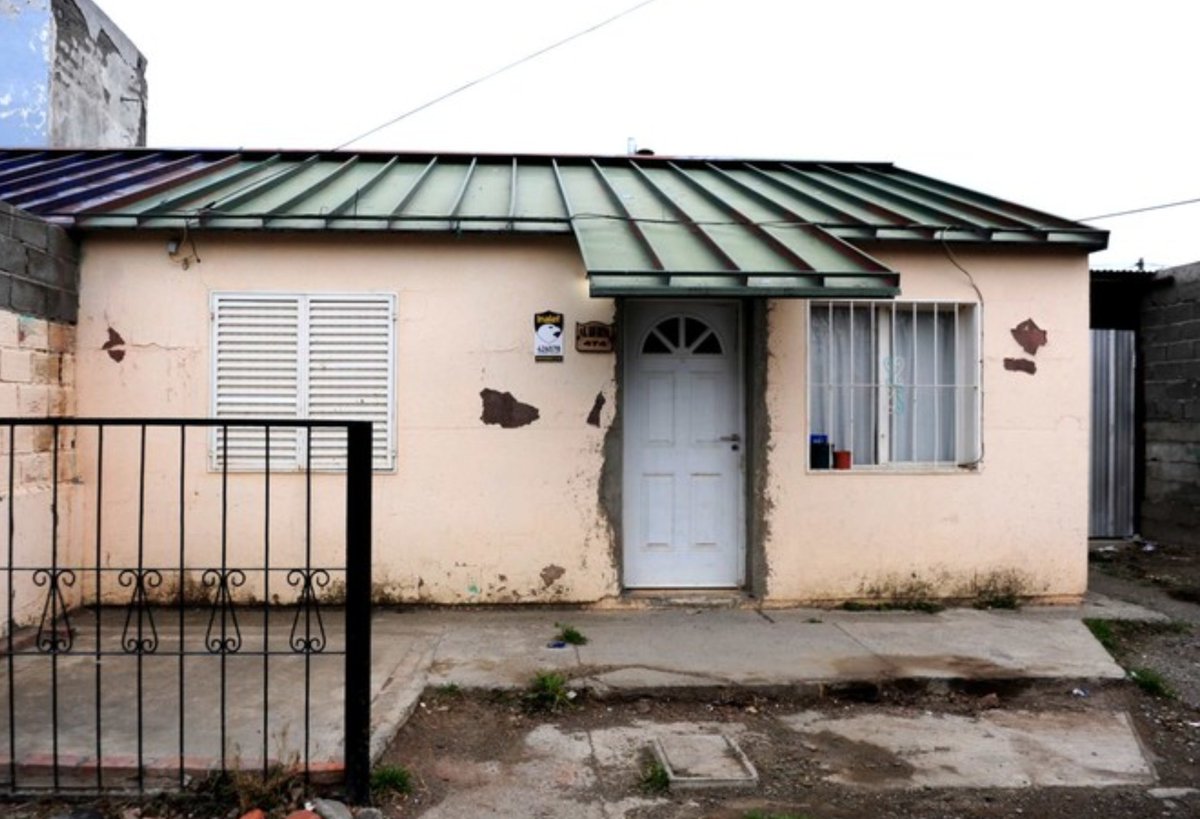 Trumperizar's tweet photo. Esta era la casa de Lázaro Báez minutos antes de comprar media Patagonia.

Nunca digas no puedo. https://t.co/aZEAVZZfIJ
