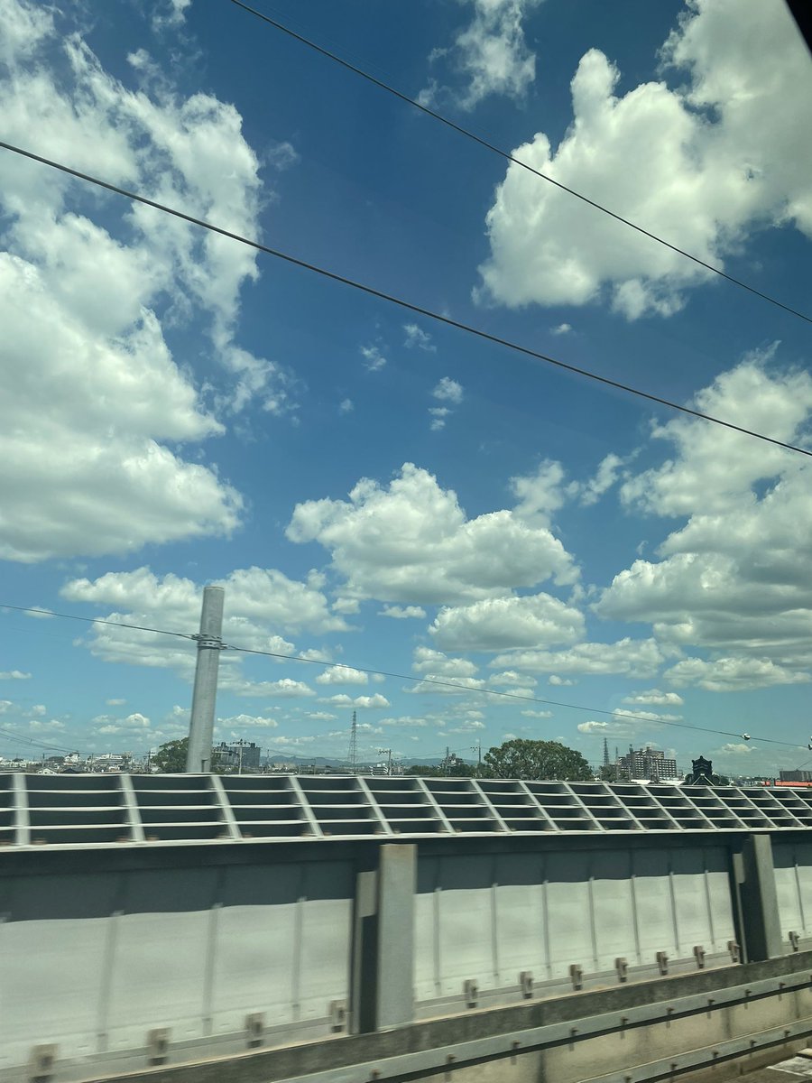 tor_i2__'s tweet photo. 雲になれたらいいのに https://t.co/hfYVimk4rS