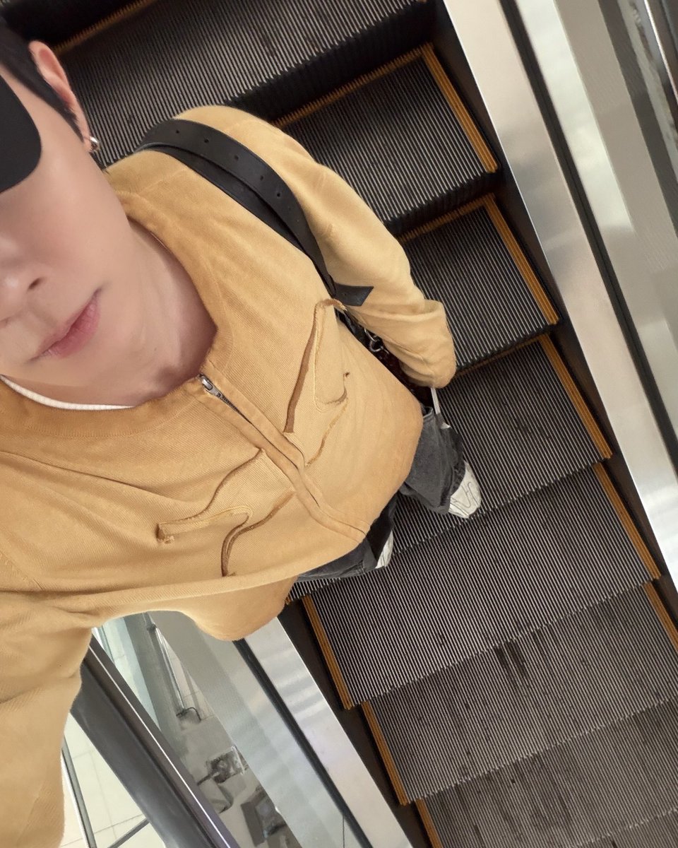 ssupersun's tweet photo. FROM #SUPERSUNPOPUPINBKK #SUPERSUNxSIAMCENTER TO #BAZAARHOUSE 
#SUPERSUNxBAZAARKR https://t.co/6OfDquCC6g